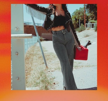 Hayley Orrantia erotic model images