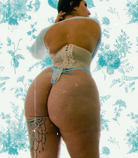 this cake hot model pictures