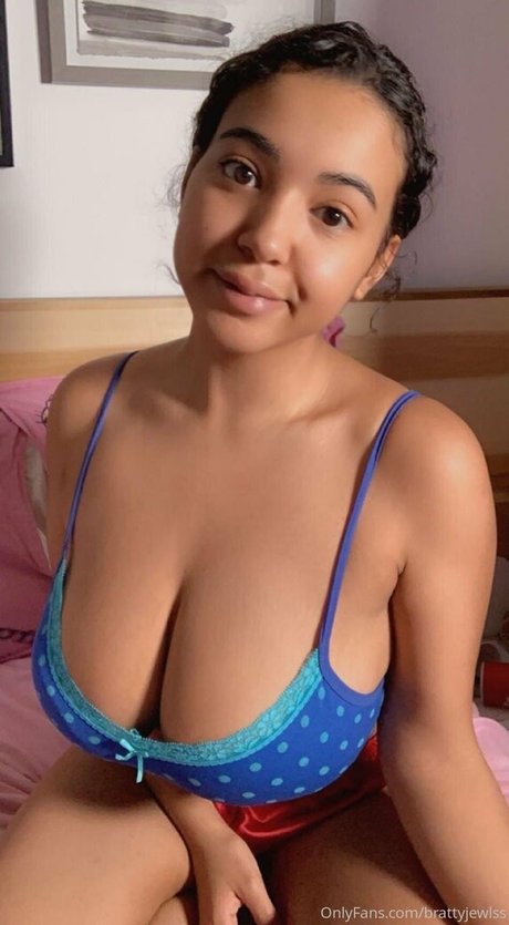 brattyjewlss top profile image
