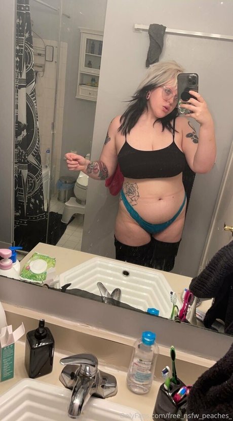 free nsfw peaches pornographic model picture
