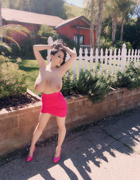 hitomi official sex model picture