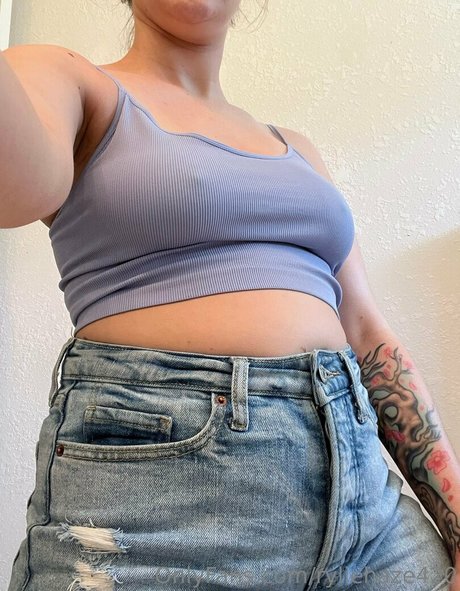 ryliehaze420 model pretty picture
