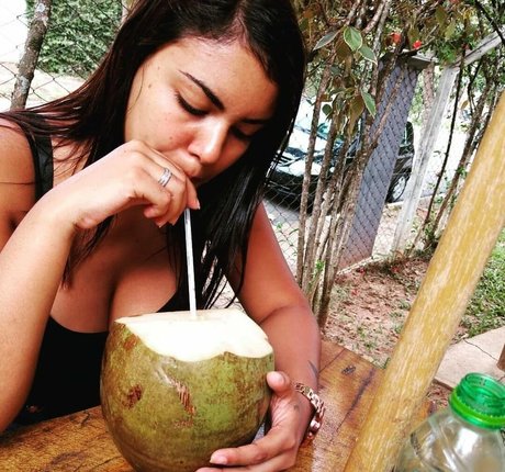 Evelim Alves star exclusive pics