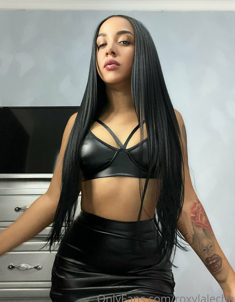 roxylaleche nudes model pic