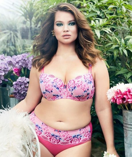 Tara Lynn star hd img