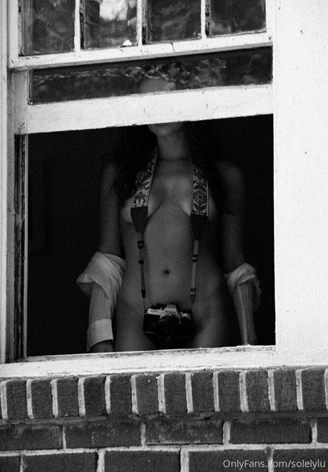 SolelyLu model sexy picture