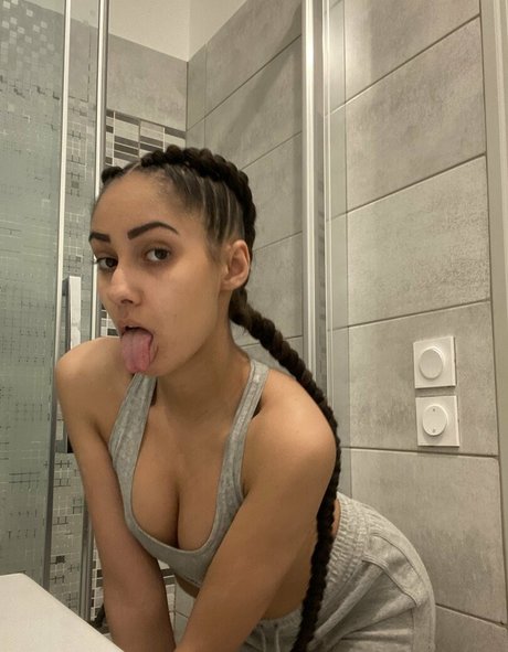 Messrineee nudes model img