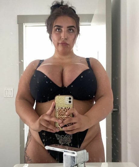 Isabelle Maltais model adult photos