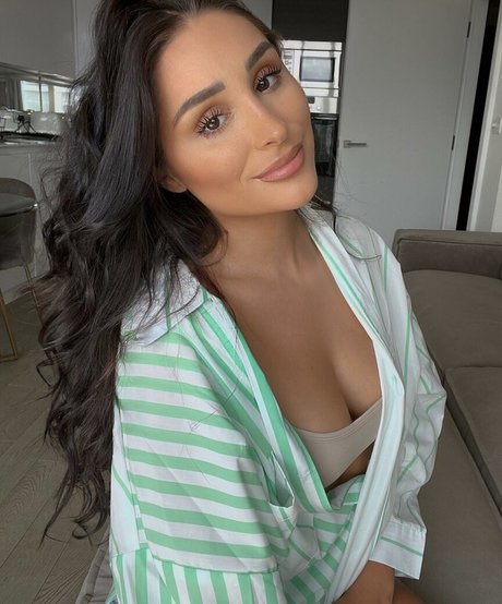 ideal onlyfans pretty gallery