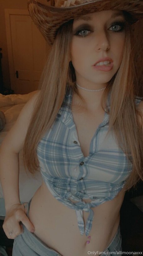allimoonaxxx art model pic