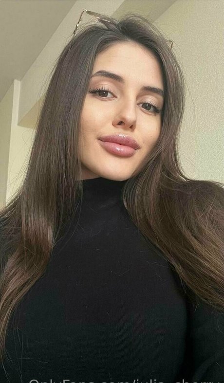 julia cherry exclusive star photos