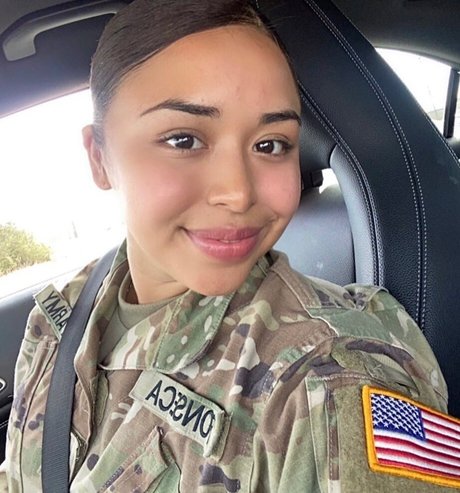 Sarai Fonseca top profile image