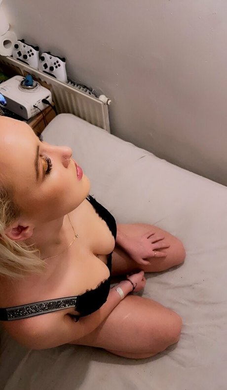 annanicolevip nude pornstar gallery