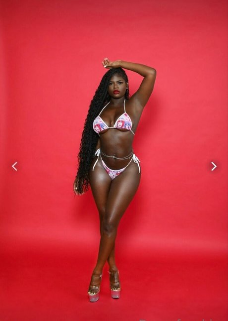 doseofneez best model photo