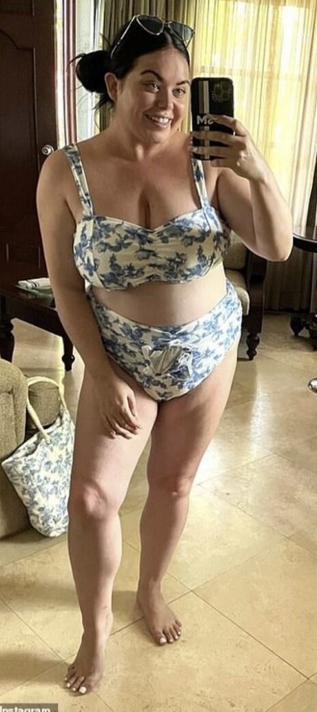 Scarlett Moffatt art star photos