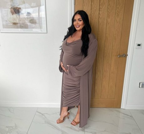 Scarlett Moffatt model nude image