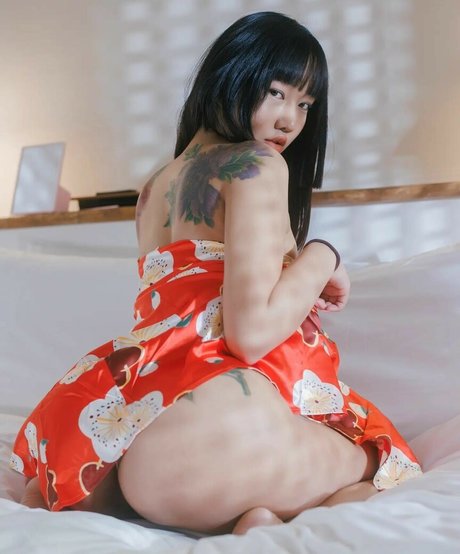 ChloeChoi420 art model photos