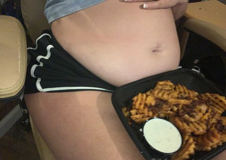 meganeats beautiful model pic