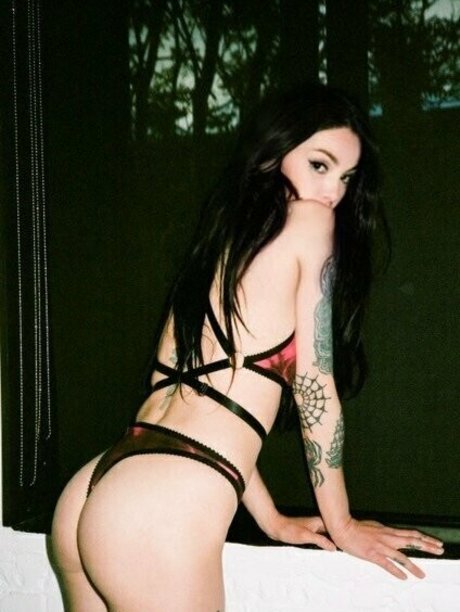 vikkiblowsie2 naked actress image