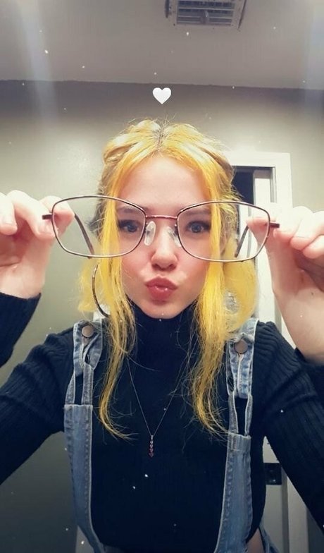 art1stdotz porn actress image