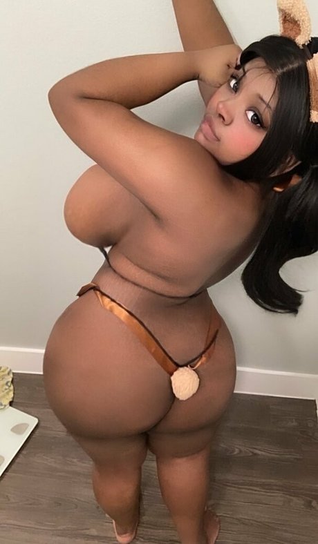 roarwie star adult image