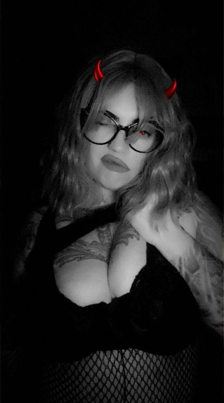adellaaddams model nude image