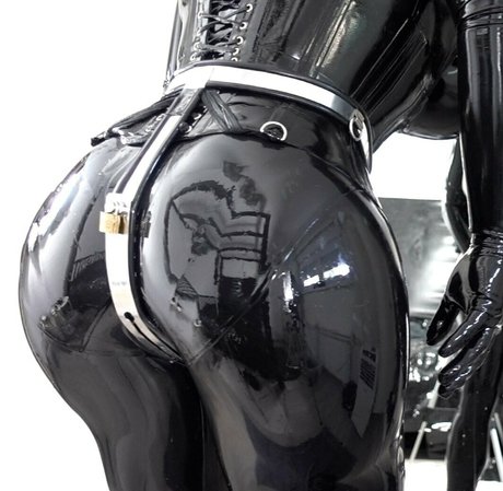 rubberdollemma erotic model pic