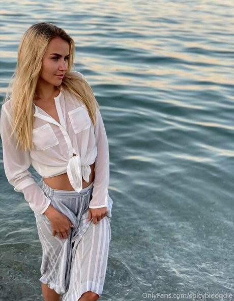 spicybloondie model sexy photos