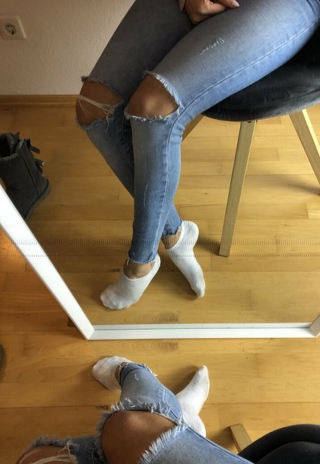 sarahs socks model hot img