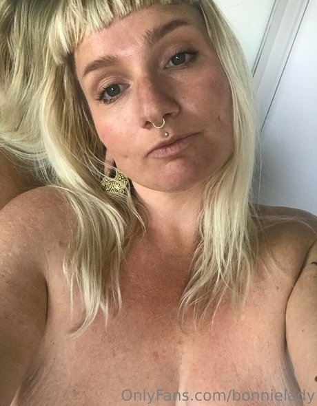 bonnielady pornstar top image