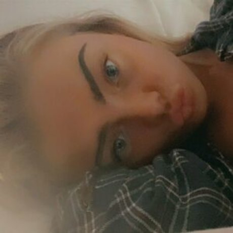 bellahaleyyy model naked pictures