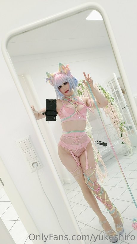 Yukeshiro model pornographic photos