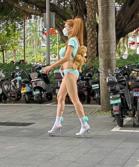 SexyCyborg model naked pics