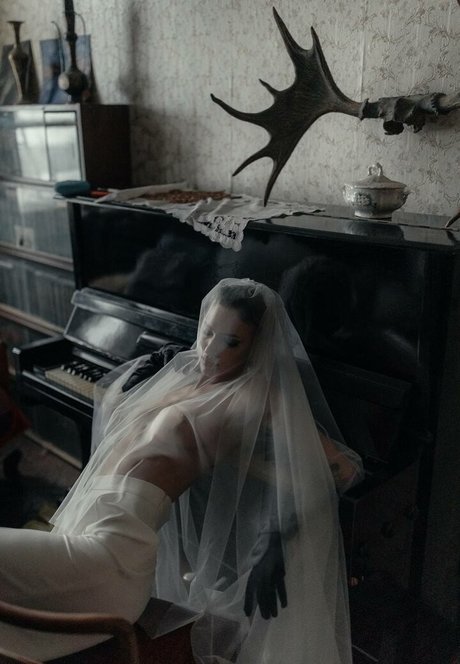 vialentina  erotic model gallery