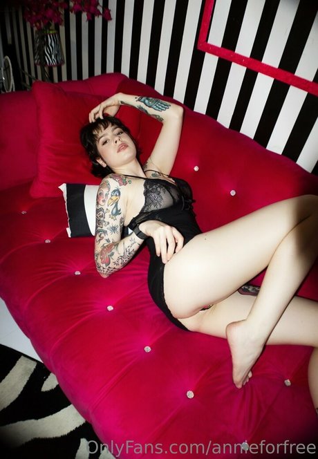 annieforfree exclusive star pic