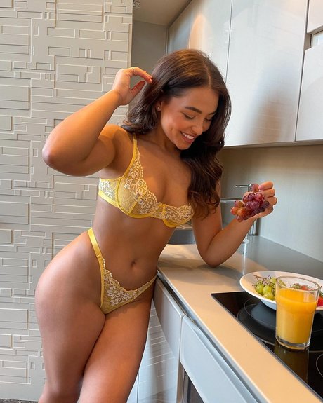 Clo Lloyd sexy star pictures