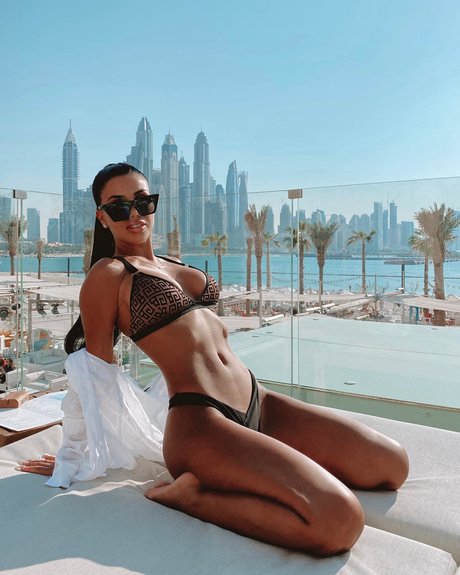Isabel Raad model adult image