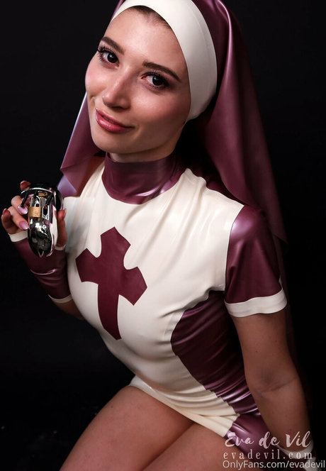EvaDeVil model sexy picture