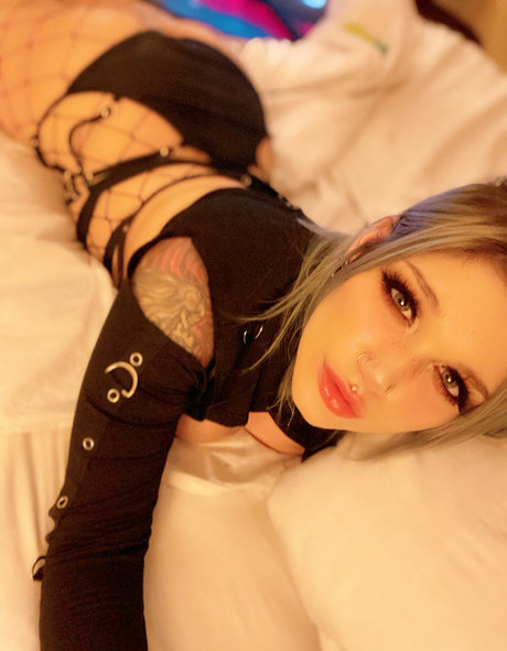 Siege model adult photo