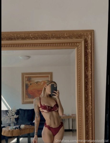 Melanie Pavola star top picture