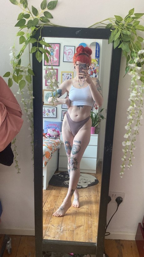 Foxxtailz model sexy pics