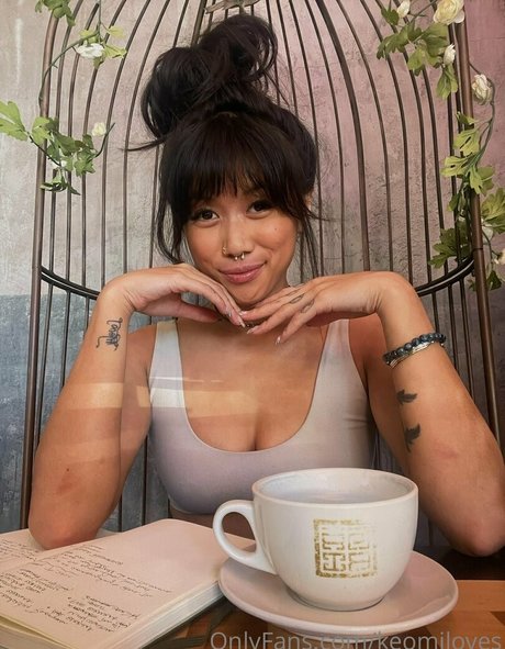 Keomiloves erotic model pics