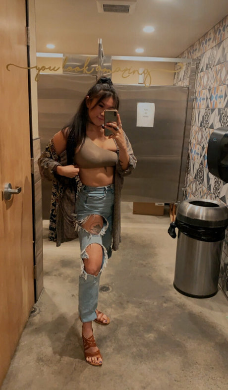 Keomiloves model adult image