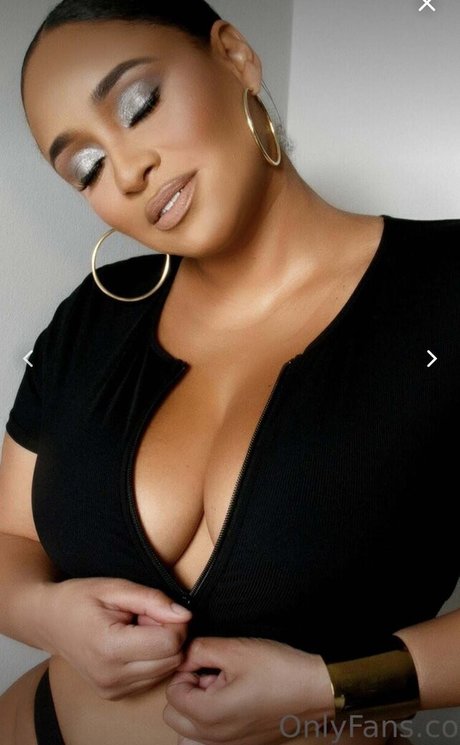 Tahiry model high quality images