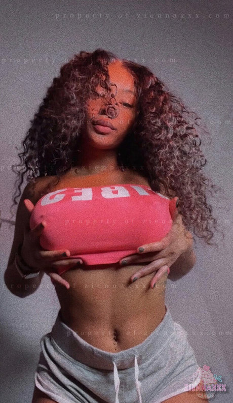 Ziennaxxx actress photo