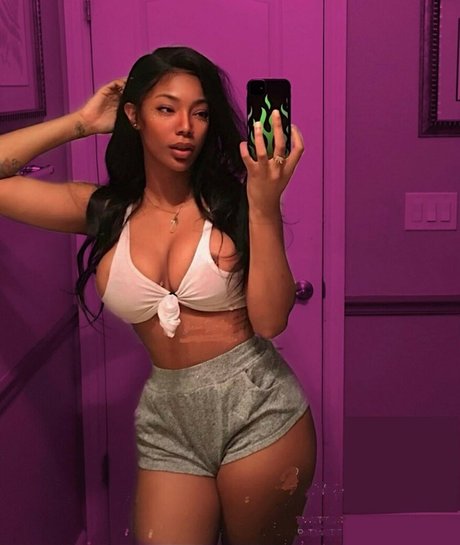 Ziennaxxx free model pic