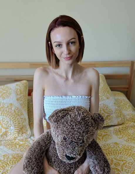 LillyGrips sexy actress photo