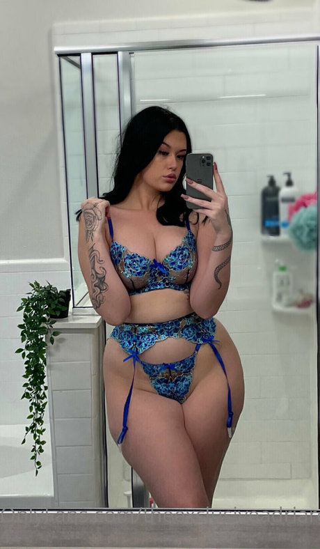 theexclusiveadriarosee nude star picture