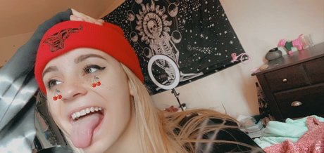 Skiddykiddy erotic pornstar photos