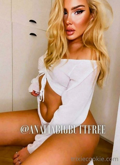 trixiecookiefree sexy pornstar photo